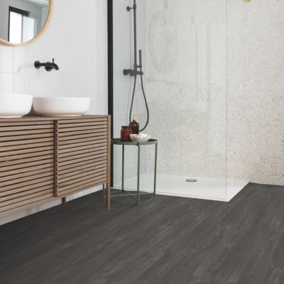 dark stained hardwood flooring in a Woodstock bathroom